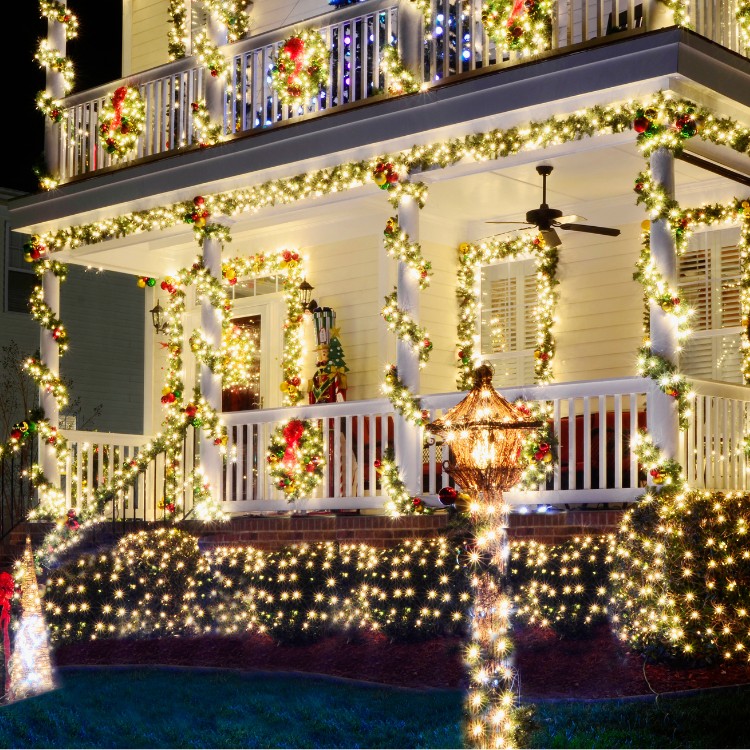 Christmas Decorations in Caledonia, IL